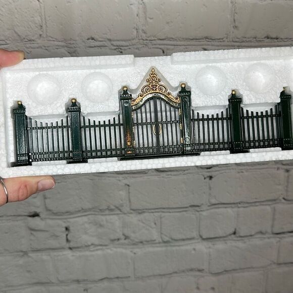 Department 56 Village Wrought Iron Gate and Fence #5540-0 - Picture 2 of 3